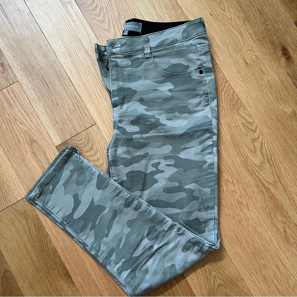 Wit and Wisdom Army Skinny jeans (stretch)